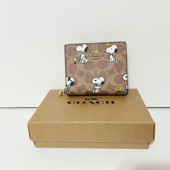 Coach Handbags - 🌸 New Coach X Peanuts Small Snap Wallet In Signature Canvas With Snoopy Print